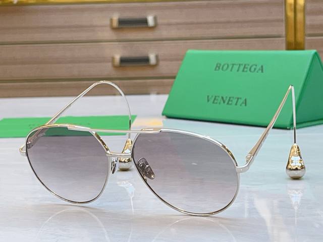 Bottega Venet* new sunglasses, Model: Bv1701A, Size: 58 14-145 Bottega Venet* new sunglasses, Model: Bv1701A, Size: 58 14-145