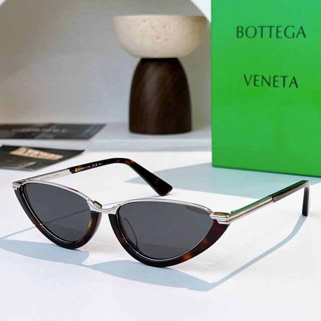 Bottega Venet* Model:Bv1346S Size: 56 ports 17-145 L Bottega Venet* Model:Bv1346S Size: 56 ports 17-145 L
