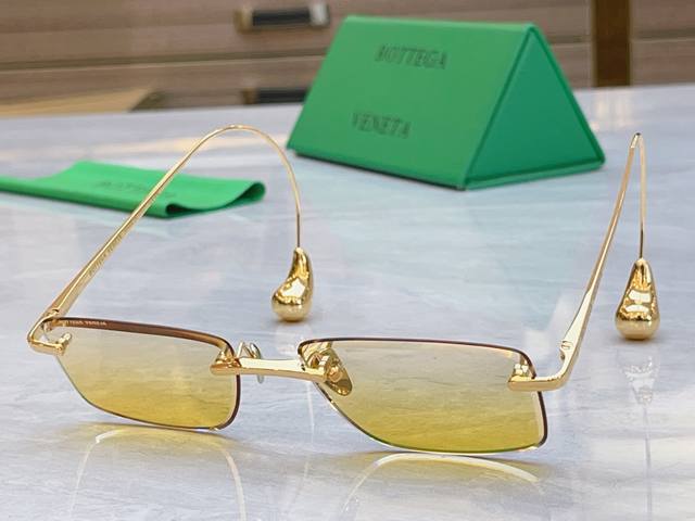 Bottega Venet* new sunglasses, Model: Bv1699La, Size: 56 Bottega Venet* new sunglasses, Model: Bv1699La, Size: 56