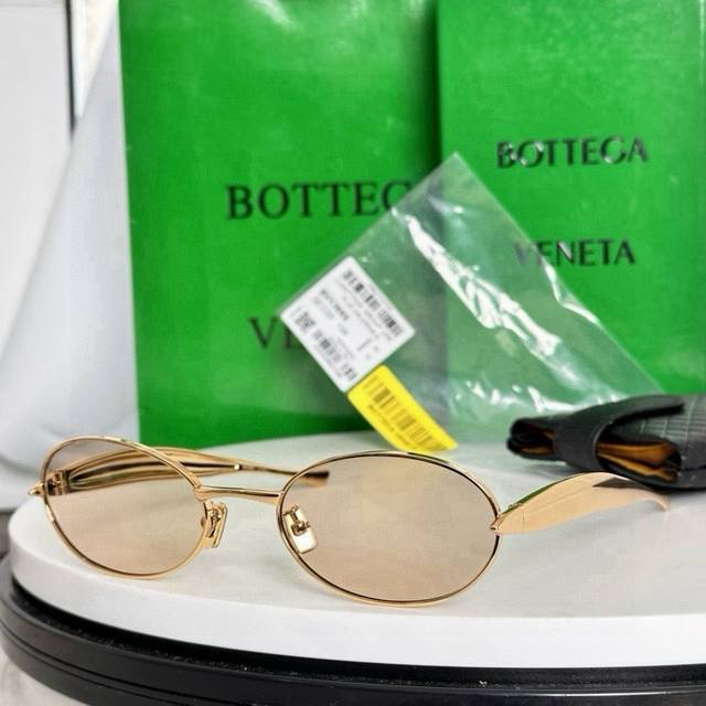 Bottega Venet*Model: Bv1368Ssize: 52 ports 22-135 Bottega Venet*Model: Bv1368Ssize: 52 ports 22-135