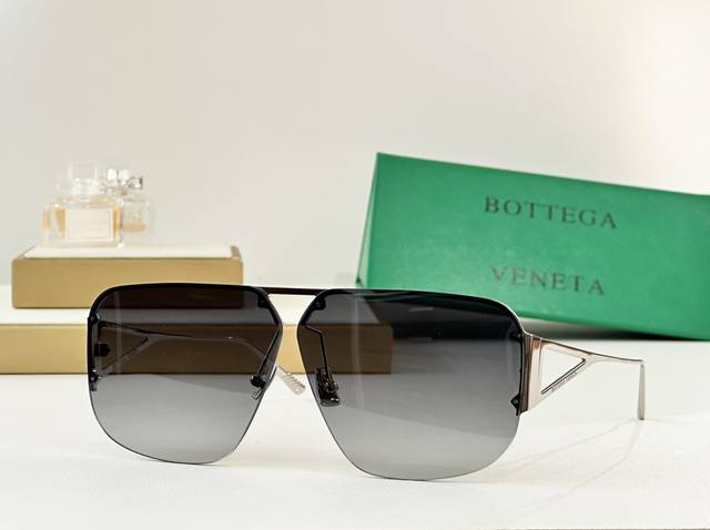 Bottega Venet* Model: Bv1065S Size: 57 ports 05-145 L Bottega Venet* Model: Bv1065S Size: 57 ports 05-145 L