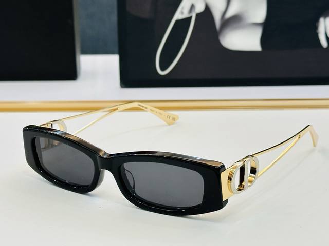 Dio* B14F Size: 54 (17-135cm) Spring/Summer sunglasses with temples and exquisi Dio* B14F Size: 54 (17-135cm) Spring/Summer sunglasses with temples and exquisi