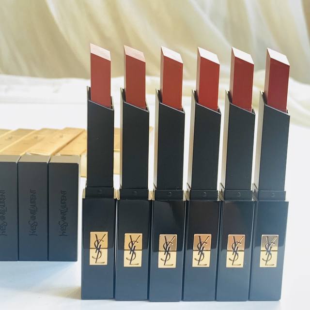 High-quality YSL Black Striped Lipstick! Shades: 301-302-314-320-321. High-quality YSL Black Striped Lipstick! Shades: 301-302-314-320-321.