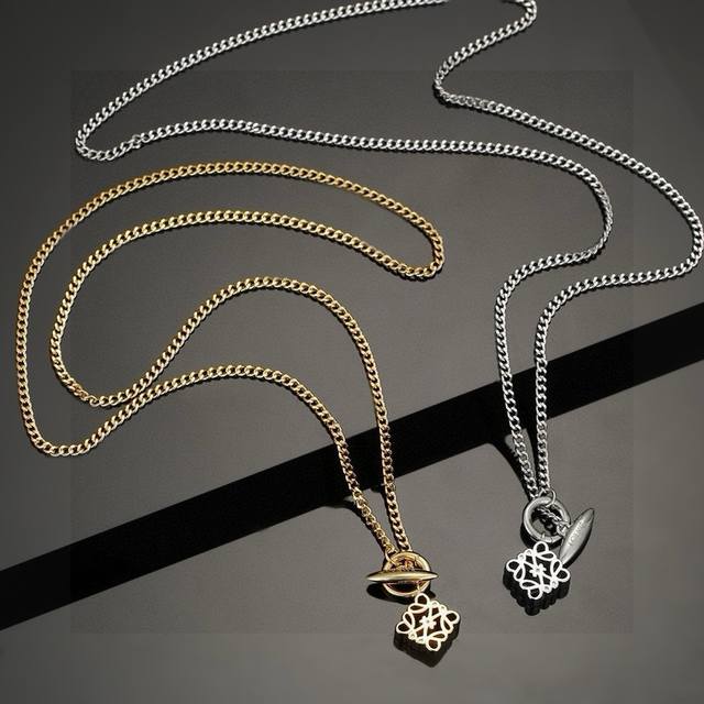 This Loewe design is truly amazing, incredibly artistic! Its logo is a masterpie This Loewe design is truly amazing, incredibly artistic! Its logo is a masterpie