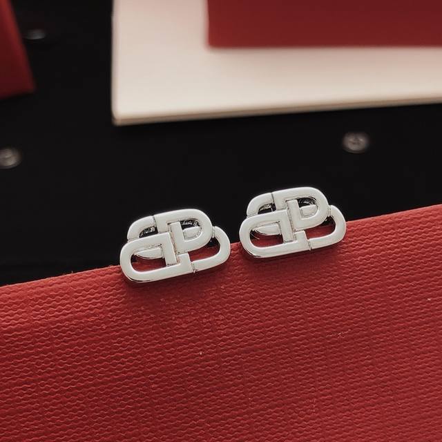 Item No. Bed0009 Balenciag* Latest Mini Smooth Earrings, Consistent with Batch Z Item No. Bed0009 Balenciag* Latest Mini Smooth Earrings, Consistent with Batch Z