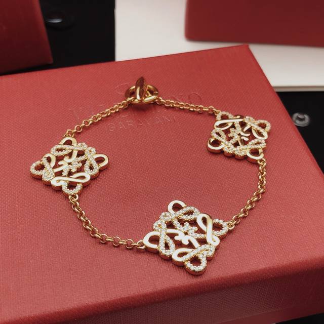 Item No. Lywsl0009 Loewe's latest diamond-encrusted bracelet, batch Z, brass mat Item No. Lywsl0009 Loewe's latest diamond-encrusted bracelet, batch Z, brass mat