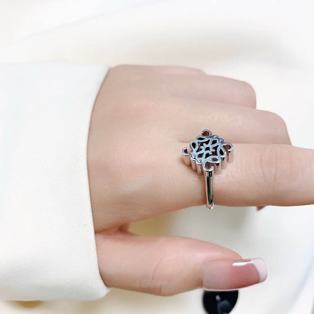 Loewe vintage gold openwork ring! I can't help but rave about this one the momen Loewe vintage gold openwork ring! I can't help but rave about this one the momen