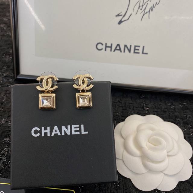 Code E711 0847840 Chanel-style earrings, a hot-selling new arrival! Exclusive hi Code E711 0847840 Chanel-style earrings, a hot-selling new arrival! Exclusive hi