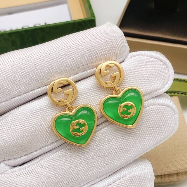 Item No. Ged0157 Gucci double G heart earrings are stunningly beautiful and cool Item No. Ged0157 Gucci double G heart earrings are stunningly beautiful and cool
