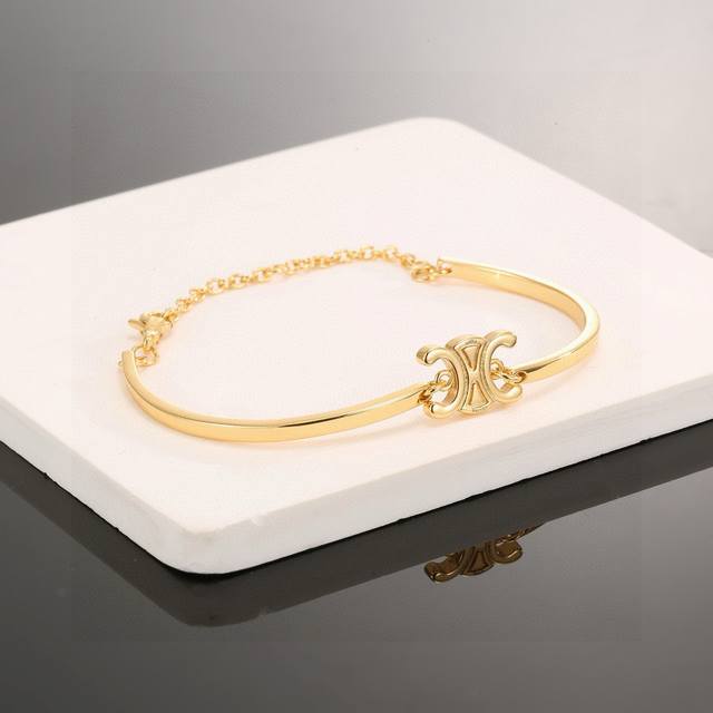 A popular Celine Arc de Triomphe bracelet on Xiaohongshu! Made of genuine gold w A popular Celine Arc de Triomphe bracelet on Xiaohongshu! Made of genuine gold w