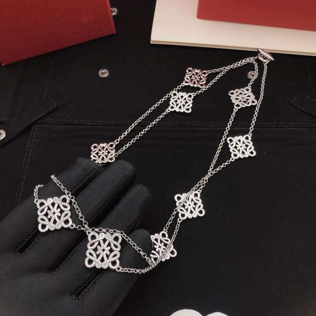 Item Number Ly Loewe's latest necklace, identical to the original, made of brass Item Number Ly Loewe's latest necklace, identical to the original, made of brass