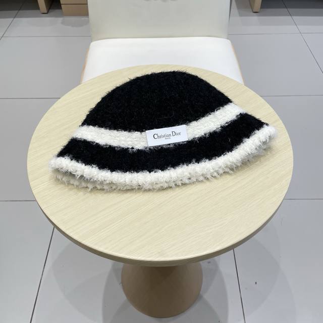 Dior Fall/Winter Knitted Warm Ear-Protecting Women's Japanese Style Simple Bucke Dior Fall/Winter Knitted Warm Ear-Protecting Women's Japanese Style Simple Bucke
