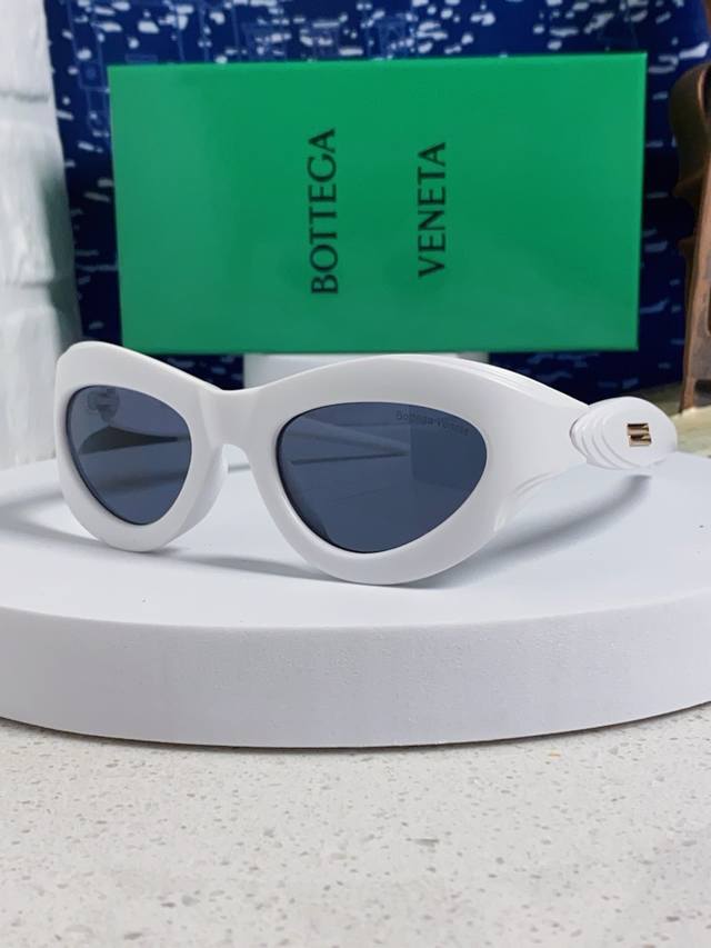 Bottega Veneta 2025 New Sunglasses Futuristic Alien Shape Y2K Hot Girl Dopamine Bottega Veneta 2025 New Sunglasses Futuristic Alien Shape Y2K Hot Girl Dopamine