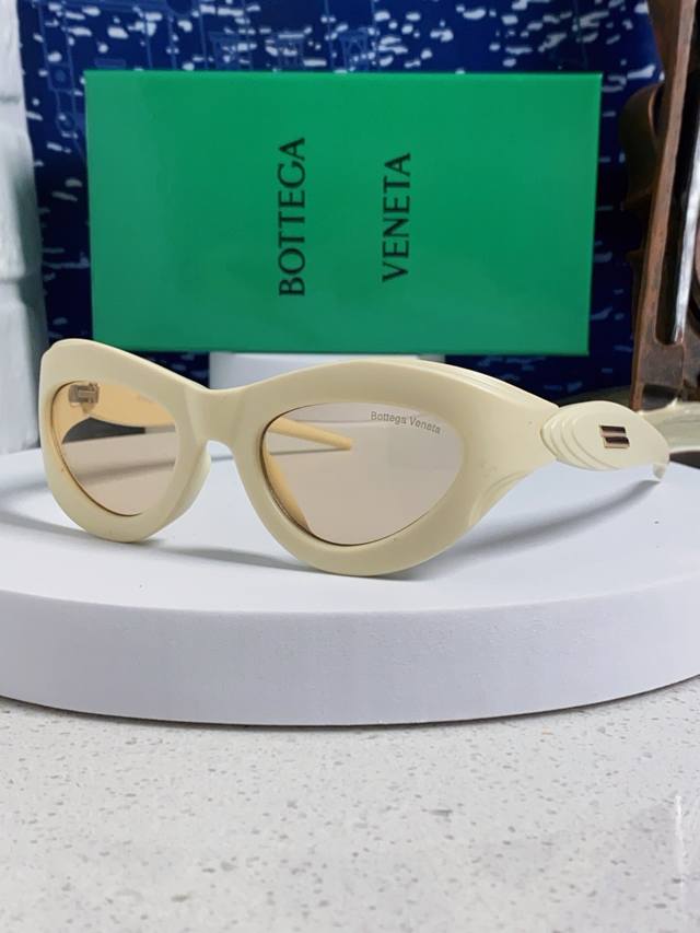 Bottega Veneta 2025 New Sunglasses Futuristic Tech-Style Alien Shape Y2K Hot Gir Bottega Veneta 2025 New Sunglasses Futuristic Tech-Style Alien Shape Y2K Hot Gir