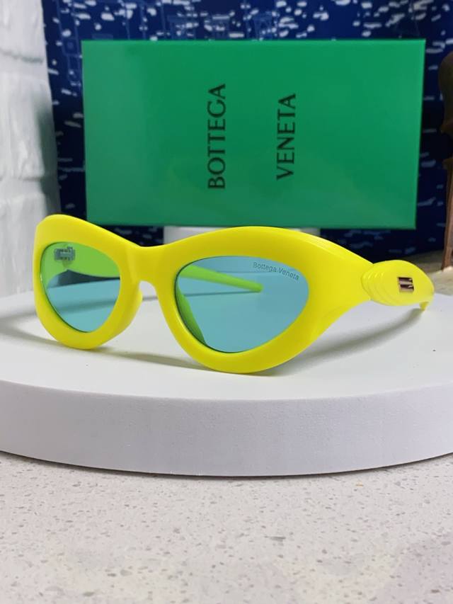 Bottega Veneta 2025 New Sunglasses Futuristic Alien Shape Y2K Hot Girl Dopamine Bottega Veneta 2025 New Sunglasses Futuristic Alien Shape Y2K Hot Girl Dopamine