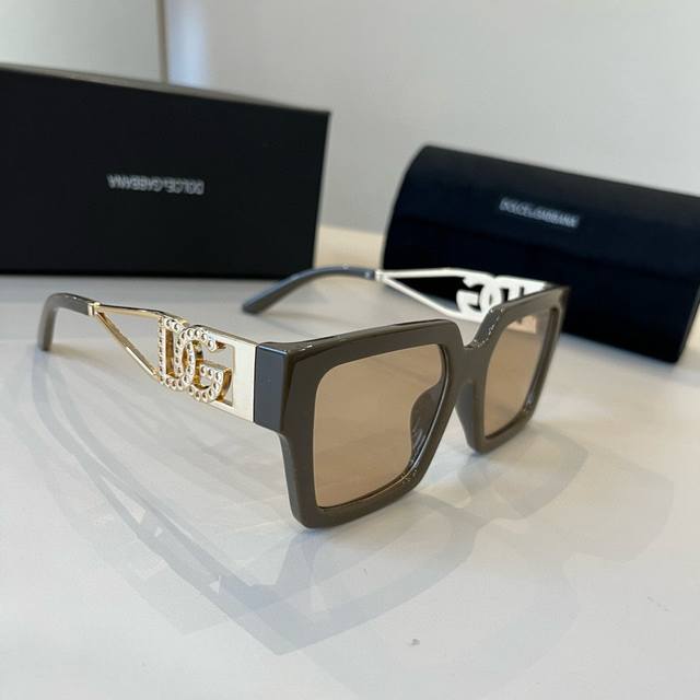 Dolce & Gabbana's new stylish and unique sunglasses, these are super gentle and Dolce & Gabbana's new stylish and unique sunglasses, these are super gentle and