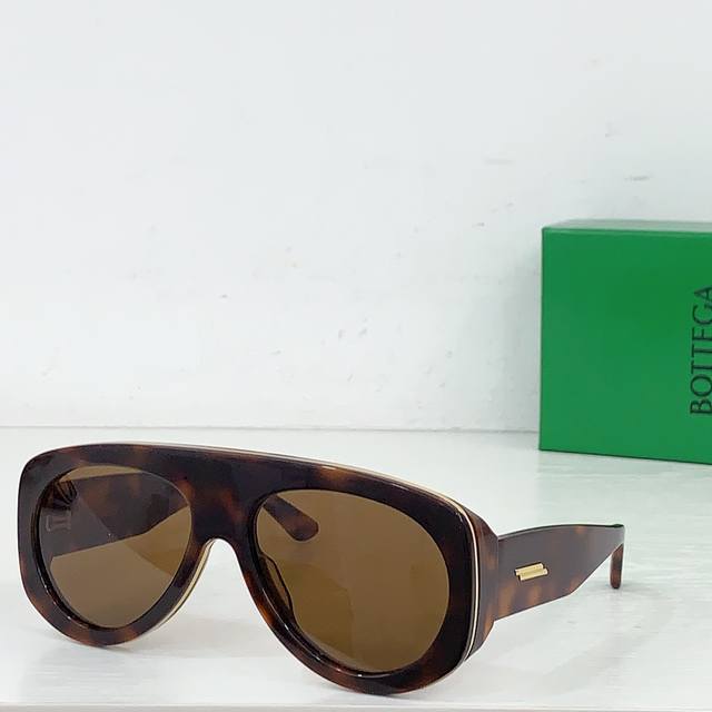 Bottega Venet* Extra Thick Plate Carving Inner Blue Film Oversize Model: Bv1362S Bottega Venet* Extra Thick Plate Carving Inner Blue Film Oversize Model: Bv1362S