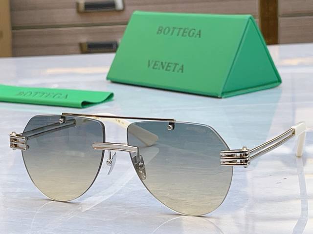 Bottega Venet* New sunglasses, Model: Bv1342S, Size: 57 (14-150mm) Ddd Bottega Venet* New sunglasses, Model: Bv1342S, Size: 57 (14-150mm) Ddd