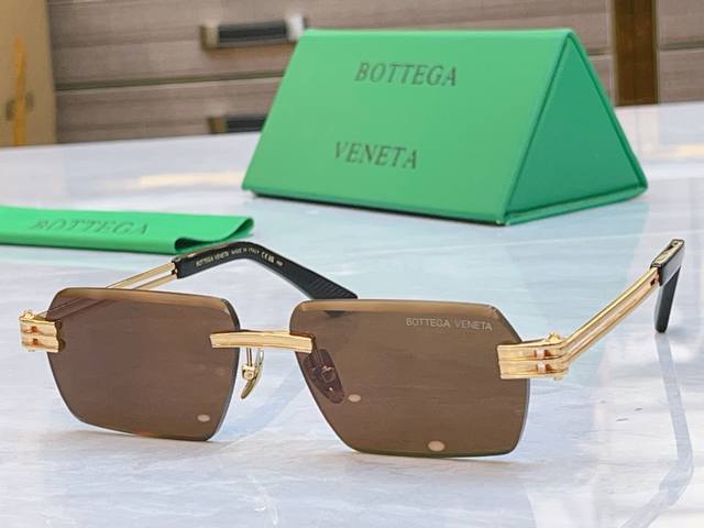 Bottega Venet* New sunglasses, Model: Bv2347S, Size: 57 (14-150mm) Ddd Bottega Venet* New sunglasses, Model: Bv2347S, Size: 57 (14-150mm) Ddd