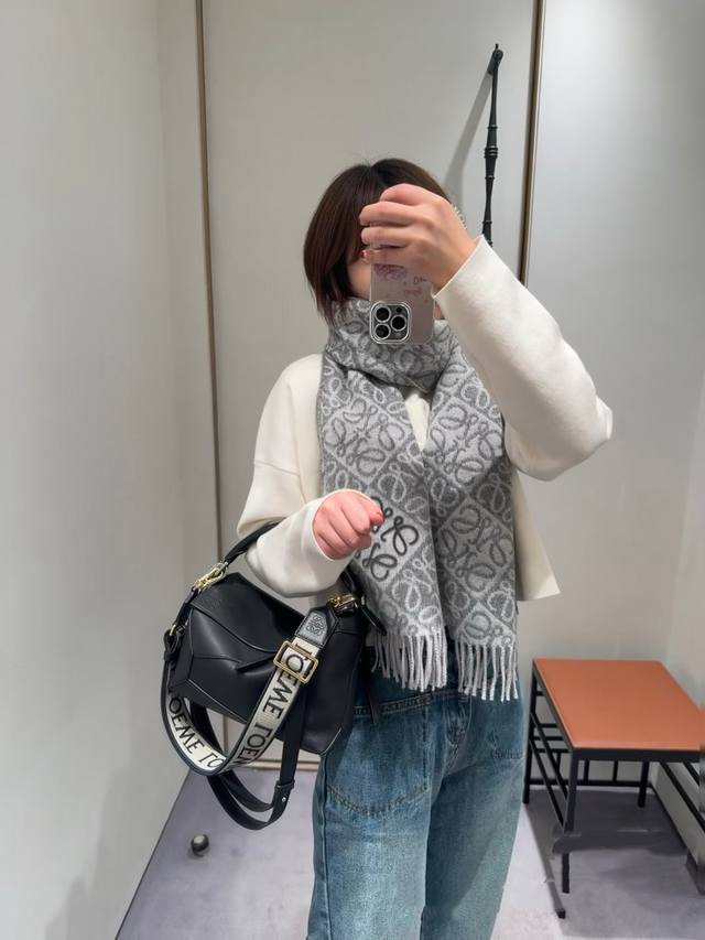 Loewe's latest and hottest scarf of 2025, a double-sided wool and cashmere scarf Loewe's latest and hottest scarf of 2025, a double-sided wool and cashmere scarf