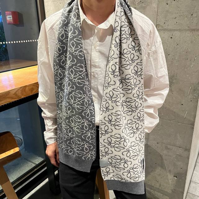 Loewe Original Highly Recommended 2025 New Knitted Scarf for Men and Women. Unde Loewe Original Highly Recommended 2025 New Knitted Scarf for Men and Women. Unde