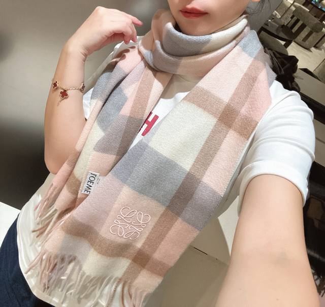 Loewe unisex scarf, highly praised and kept for myself, a rare high-end men's st Loewe unisex scarf, highly praised and kept for myself, a rare high-end men's st