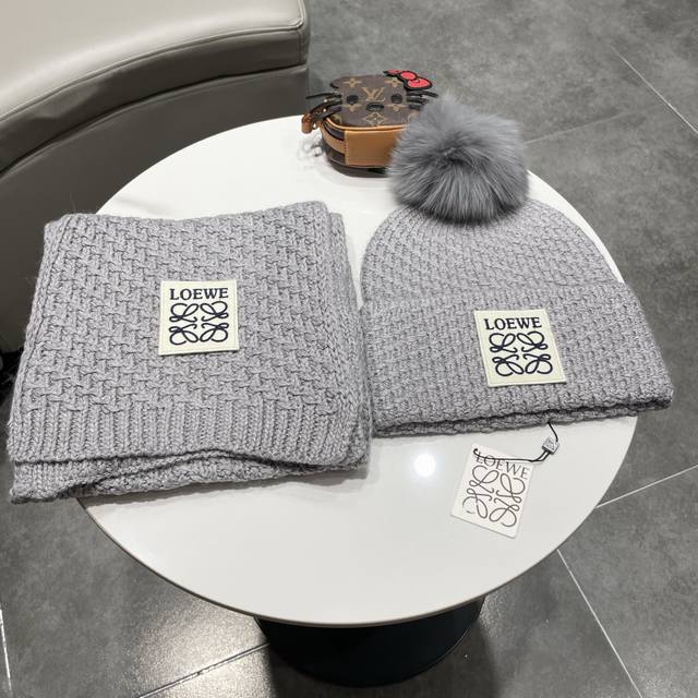 Loewe's popular item on Xiaohongshu (Little Red Book), a new classic hat and sca Loewe's popular item on Xiaohongshu (Little Red Book), a new classic hat and sca