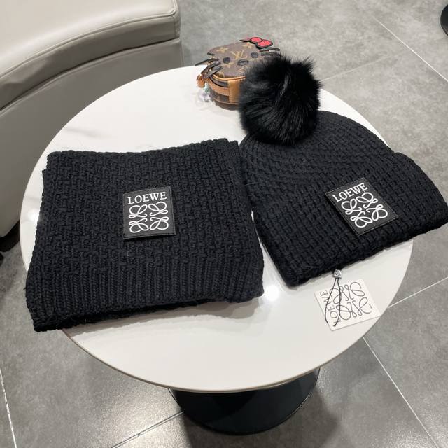 Loewe's popular item on Xiaohongshu (Little Red Book), a new classic hat and sca Loewe's popular item on Xiaohongshu (Little Red Book), a new classic hat and sca