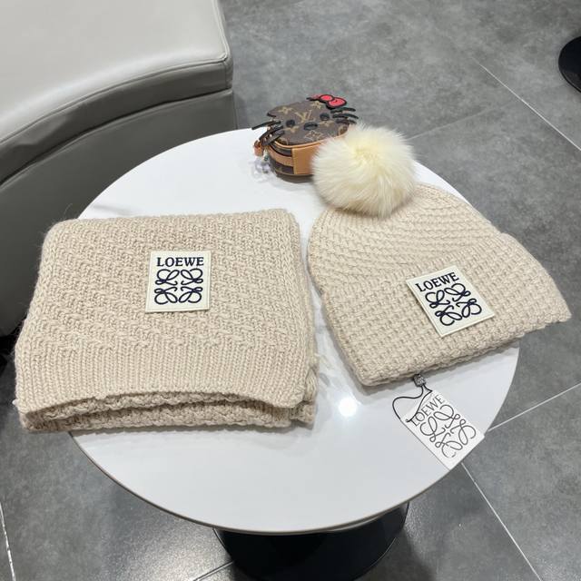 Loewe's popular item on Xiaohongshu (Little Red Book), a new classic hat and sca Loewe's popular item on Xiaohongshu (Little Red Book), a new classic hat and sca