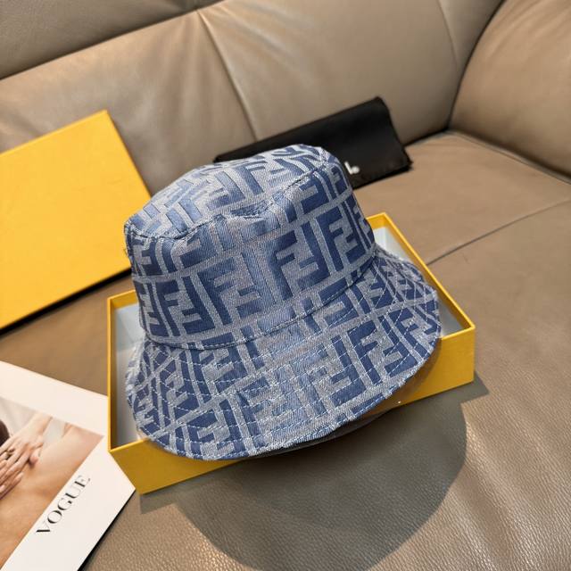 Comes with a tote bag. Fendi new style bucket hat, top-quality replica, 1:1 mold Comes with a tote bag. Fendi new style bucket hat, top-quality replica, 1:1 mold