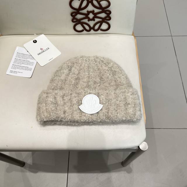 Moncler Autumn/Winter Wool Hood, Large Head Wrap, Makes Face Look Smaller, Solid Moncler Autumn/Winter Wool Hood, Large Head Wrap, Makes Face Look Smaller, Solid