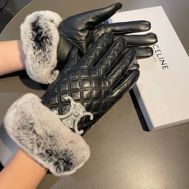 Celine 2025 Autumn/Winter Slippery Rabbit Fur Sheepskin Gloves for Touchscreen P Celine 2025 Autumn/Winter Slippery Rabbit Fur Sheepskin Gloves for Touchscreen P