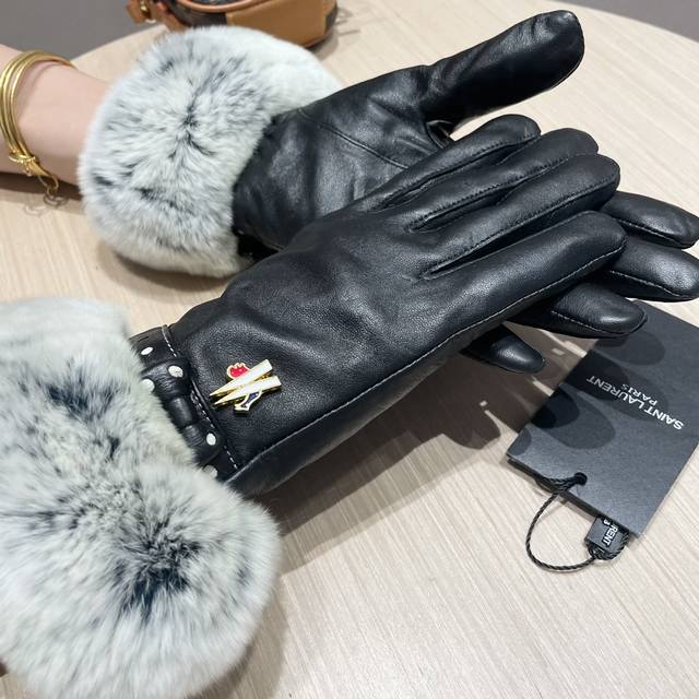 Moncler Women's New Arrival Sheepskin Rabbit Fur Gloves, fashionable gloves, war Moncler Women's New Arrival Sheepskin Rabbit Fur Gloves, fashionable gloves, war