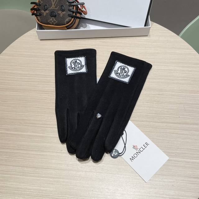 Moncler Autumn/Winter Women's Thick Outdoor Cycling, Electric Bike, Driving, Win Moncler Autumn/Winter Women's Thick Outdoor Cycling, Electric Bike, Driving, Win