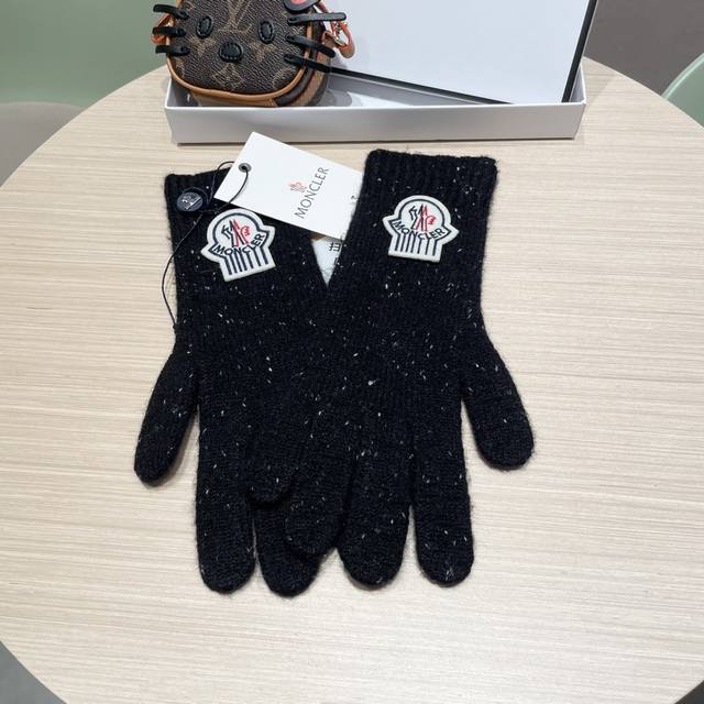 Moncler 2025 New Korean Style Versatile Fog Blue Knitted Gloves Women's Autumn a Moncler 2025 New Korean Style Versatile Fog Blue Knitted Gloves Women's Autumn a