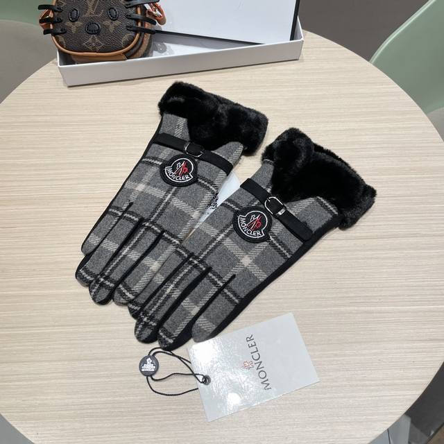 Moncler new arrival wool gloves, stylish gloves, warm fleece lining for autumn a Moncler new arrival wool gloves, stylish gloves, warm fleece lining for autumn a