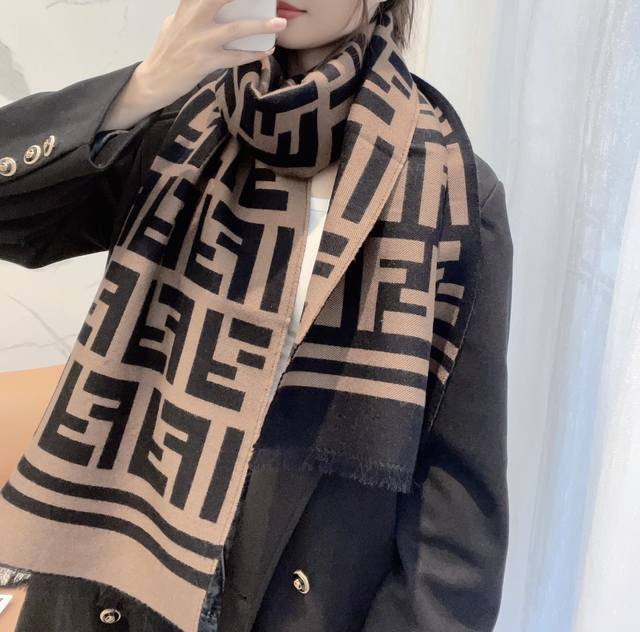 This is a limited edition Fendi scarf, the hottest item this year, with the mono This is a limited edition Fendi scarf, the hottest item this year, with the mono