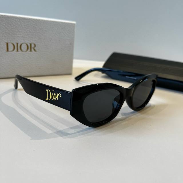 Dior unisex sunglasses, highly three-dimensional, high-definition lenses, novel Dior unisex sunglasses, highly three-dimensional, high-definition lenses, novel
