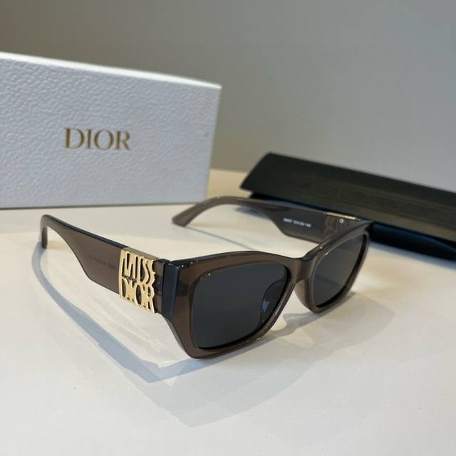 Dior women's sunglasses, highly three-dimensional, high-definition lenses, nove Dior women's sunglasses, highly three-dimensional, high-definition lenses, nove
