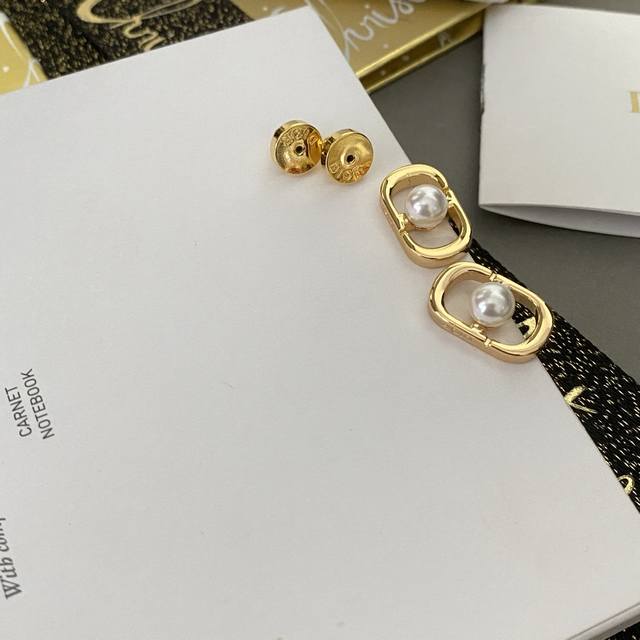 High-quality details as shown in the picture. The latest Dor mini pearl stud ea High-quality details as shown in the picture. The latest Dor mini pearl stud ea