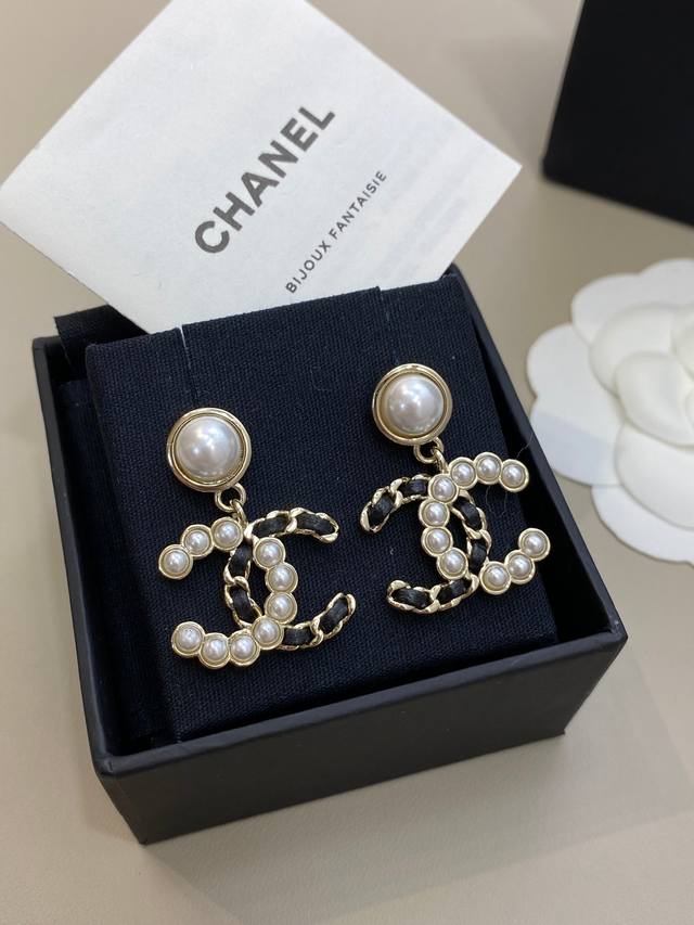 Chanel earrings hot-selling new arrival! Chanel 26 early spring pearl-studded l Chanel earrings hot-selling new arrival! Chanel 26 early spring pearl-studded l