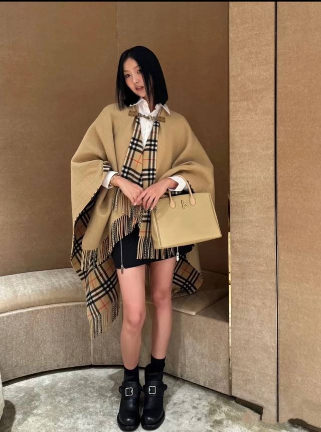 Available simultaneously at official stores and online! Burbery Limited Edition Available simultaneously at official stores and online! Burbery Limited Edition