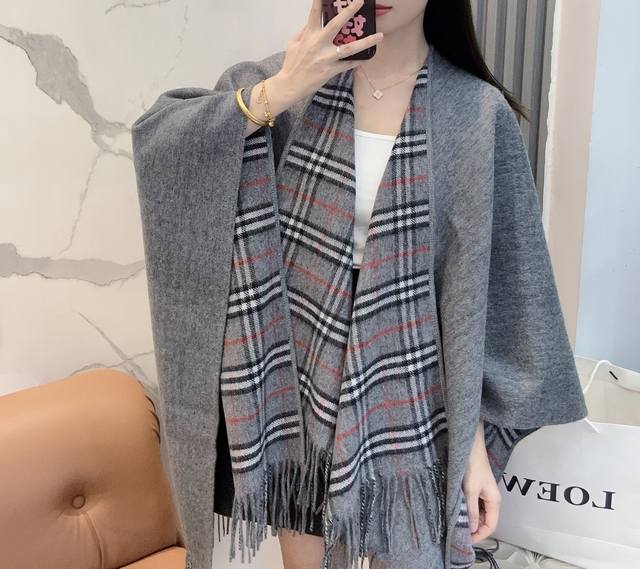 Burberry classic British check reversible cape shawl, super beautiful, this batc Burberry classic British check reversible cape shawl, super beautiful, this batc