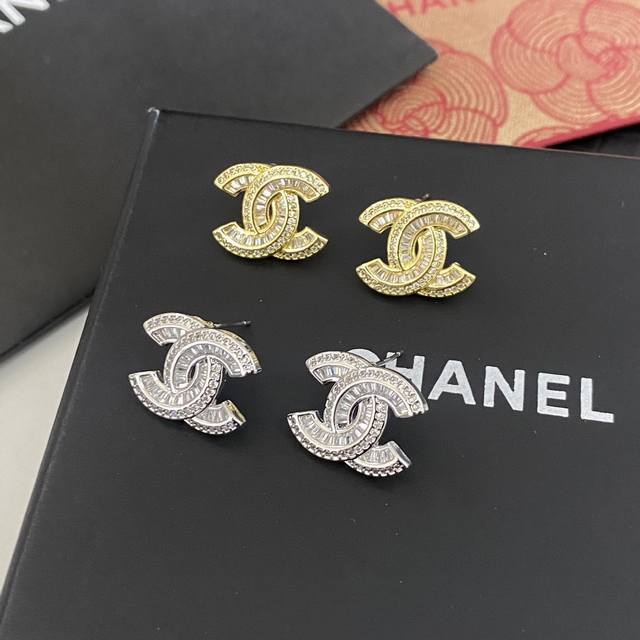 Selling like hotcakes! Chanel's latest micro-painted crystal square diamond let Selling like hotcakes! Chanel's latest micro-painted crystal square diamond let
