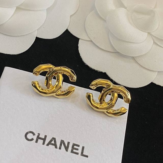 Selling like hotcakes! Chanel's latest exquisitely crafted, irregularly shaped, Selling like hotcakes! Chanel's latest exquisitely crafted, irregularly shaped,