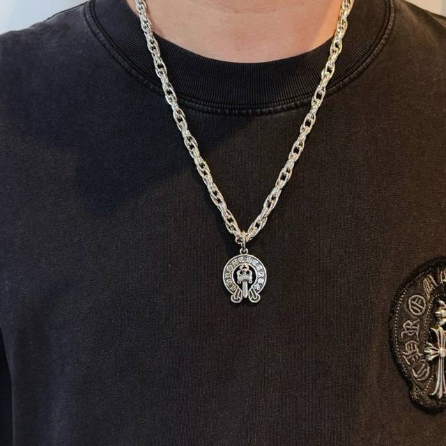 New boutique quality Chrome Hearts classic retro necklace with horseshoe print a