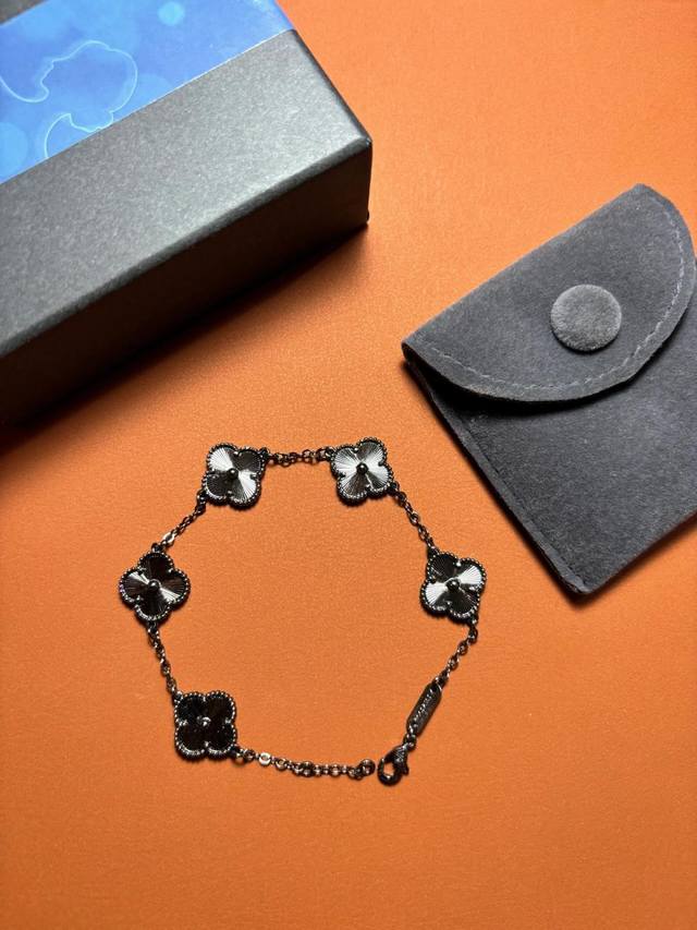 V gold plated with mithril Vca gunmetal black four-leaf clover five-petal bracel