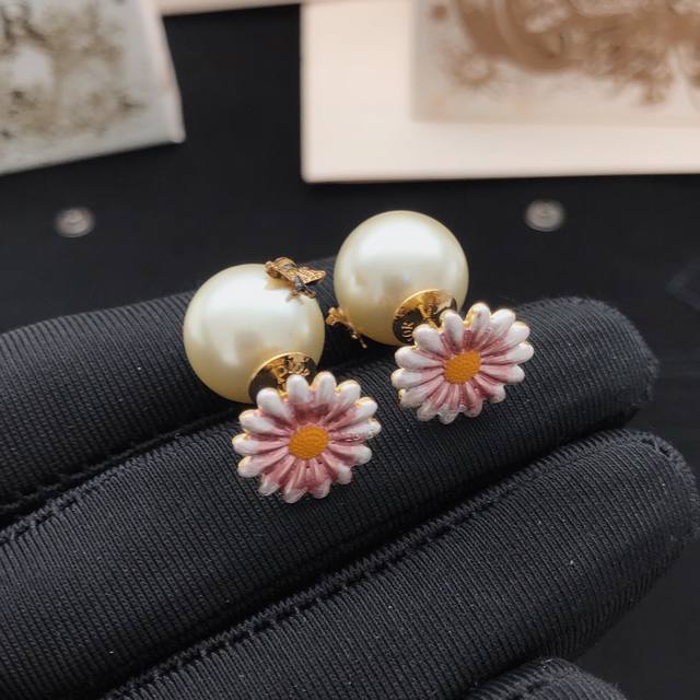 Item No. Ded0710 Dio* Latest Pink Sunflower Earrings, Batch Z, Brass Material DD