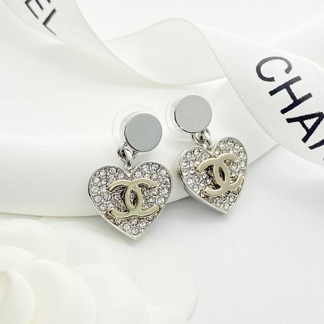 Today's New Arrival Code E3328 0257825 Chanel earrings hot-selling new arrival C