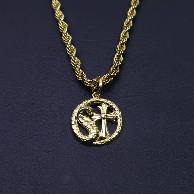 New Arrival] Chrome Hearts Necklace With A Twisted Chain Design Featuring Unique